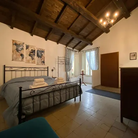 La Corte Segreta Bed & Breakfast *